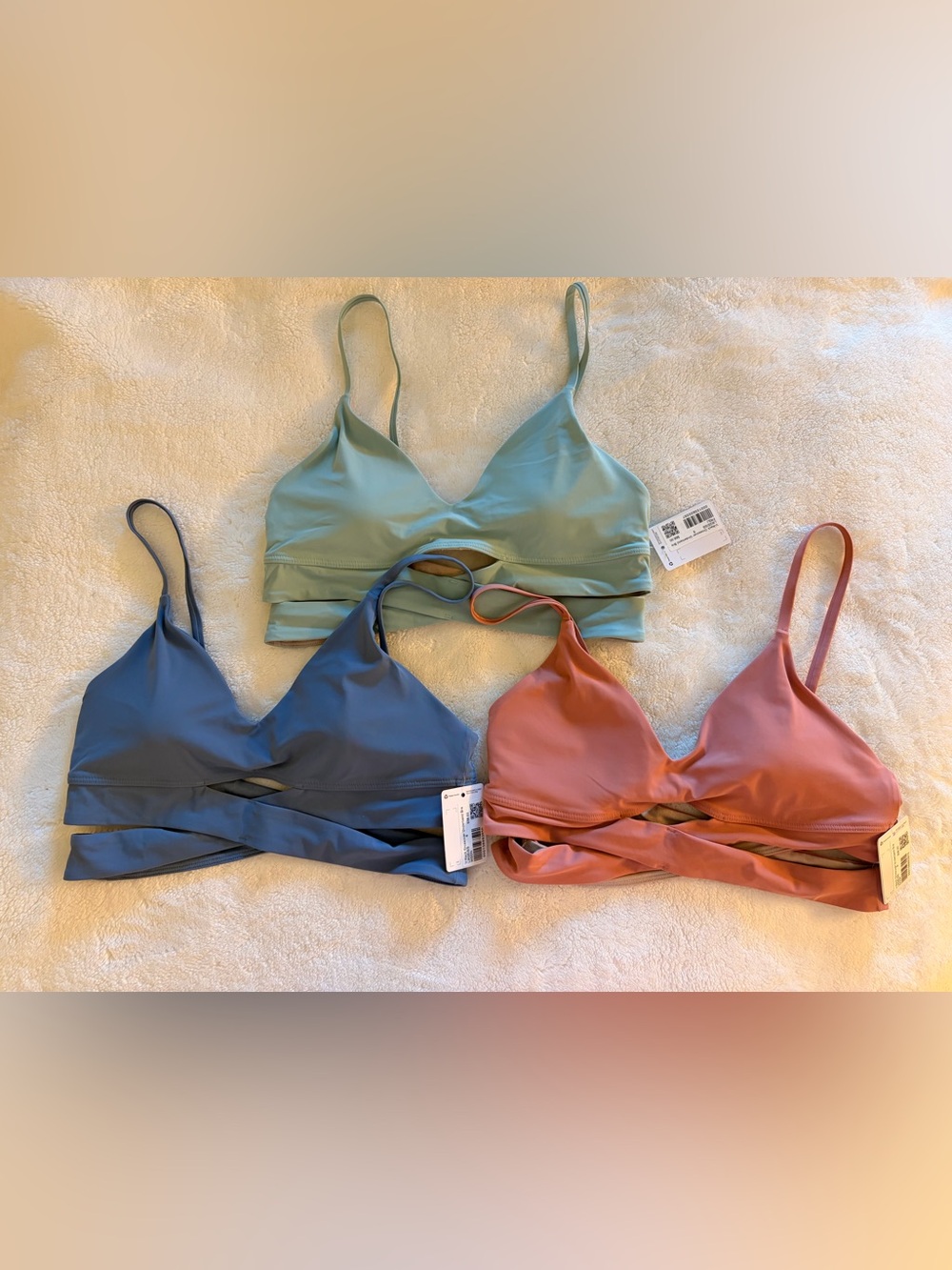 NWT 🔥Set of 3 🔥Lululemon V-Neck Crossover Underband Bra Size 8